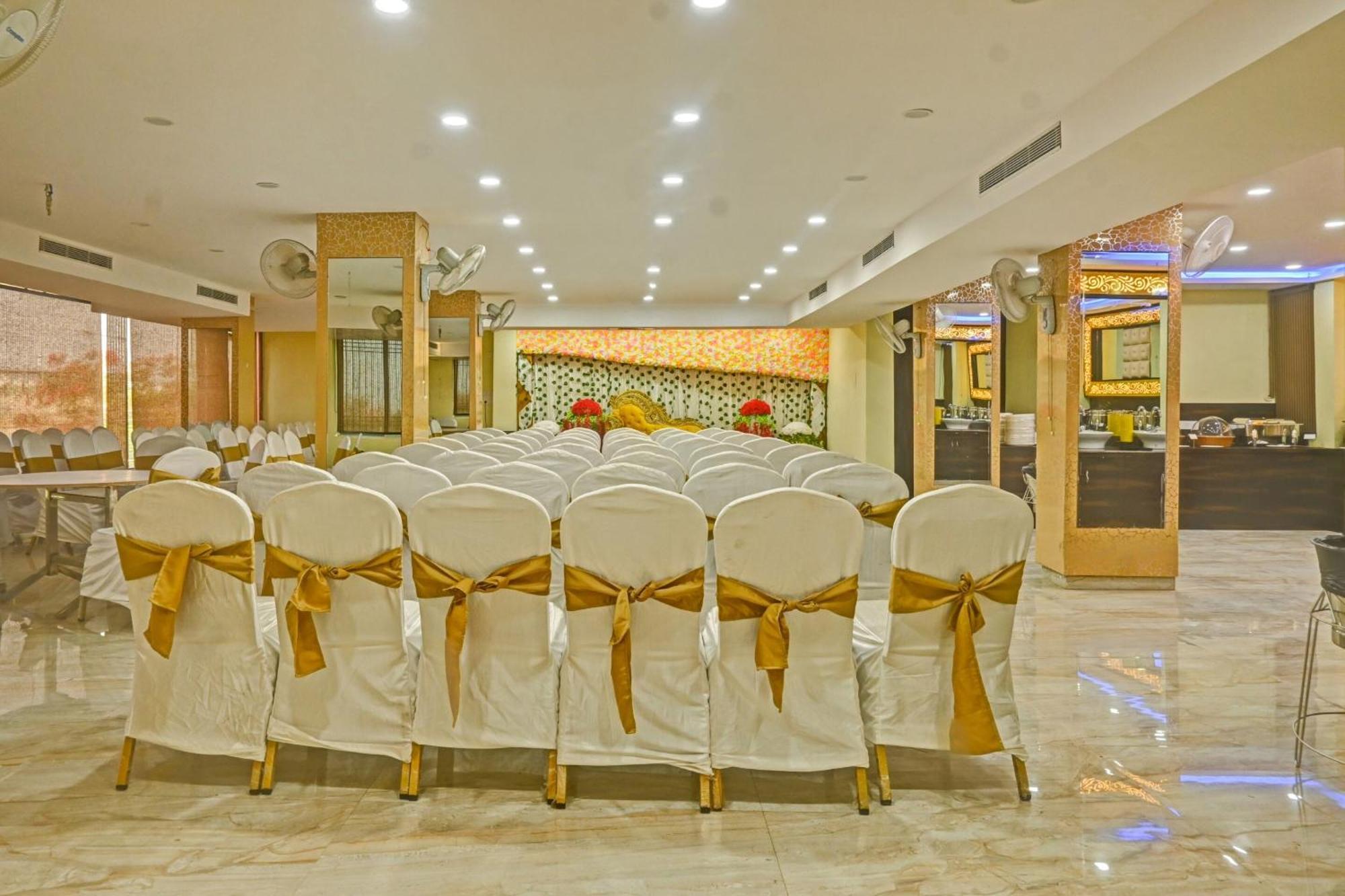 Oyo Tulsi Angan Hotel Danapur Exterior photo